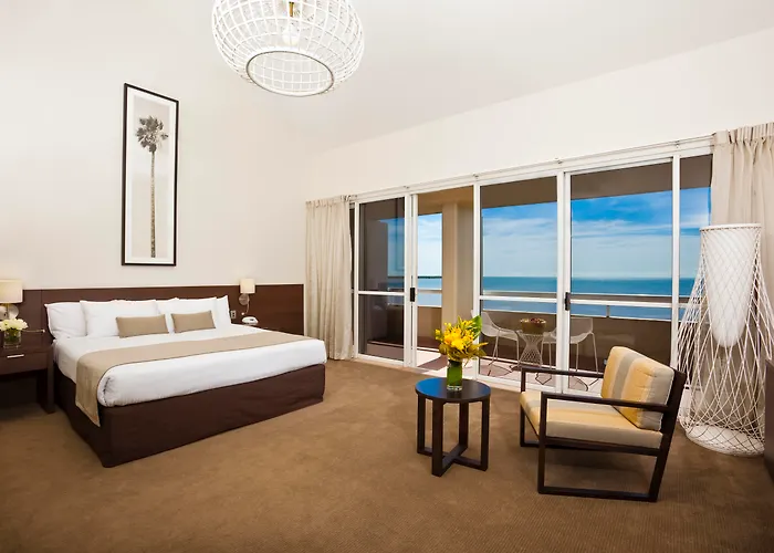 Cairns Harbourside Hotel